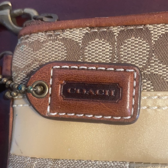 Coach multi patch Wristlet - Picture 3 of 7